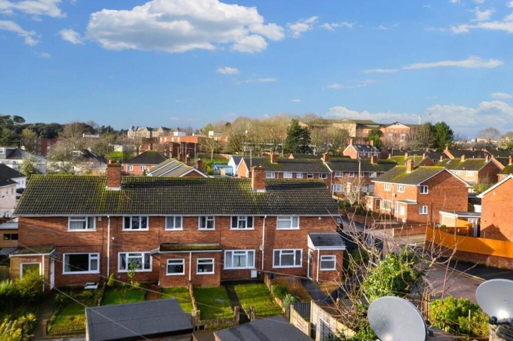 Apartment Spacious 2-bed - Hospital & Nearby Parking Pet Friendly *