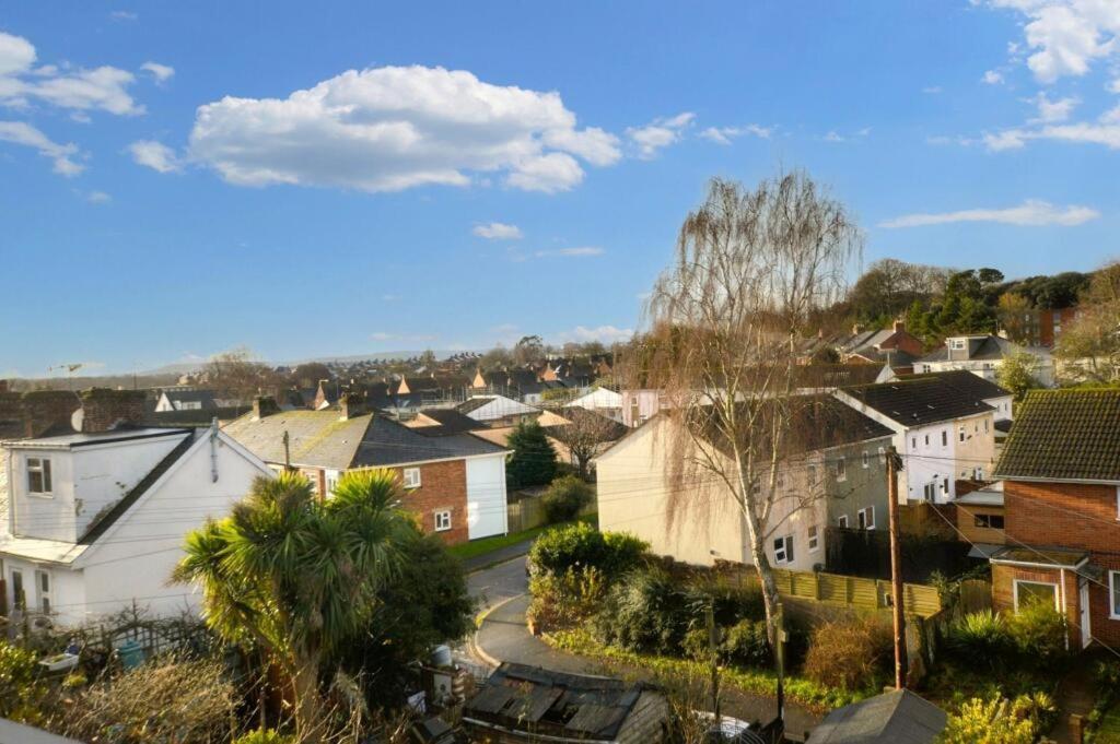 Apartment Spacious 2-bed - Hospital & Nearby Parking Pet Friendly