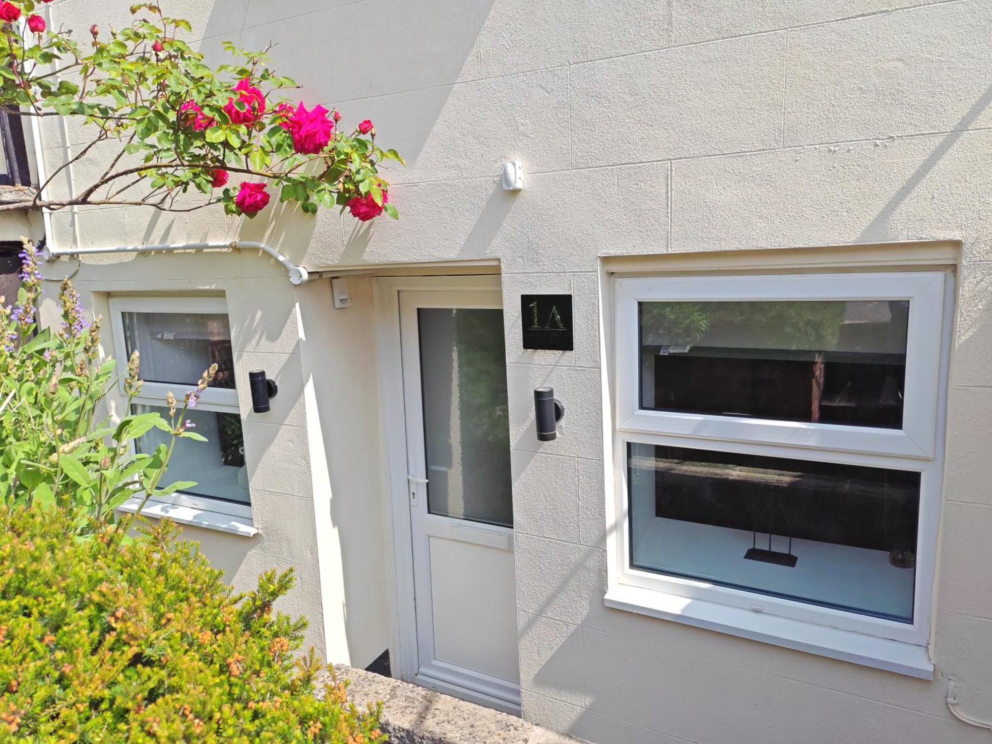 Contractor-friendly 2-bed - Fast Wifi And Free Overnight Parking Apartment *