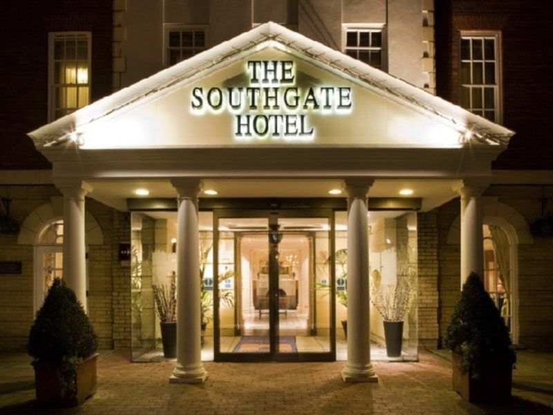 Mercure Southgate 4*