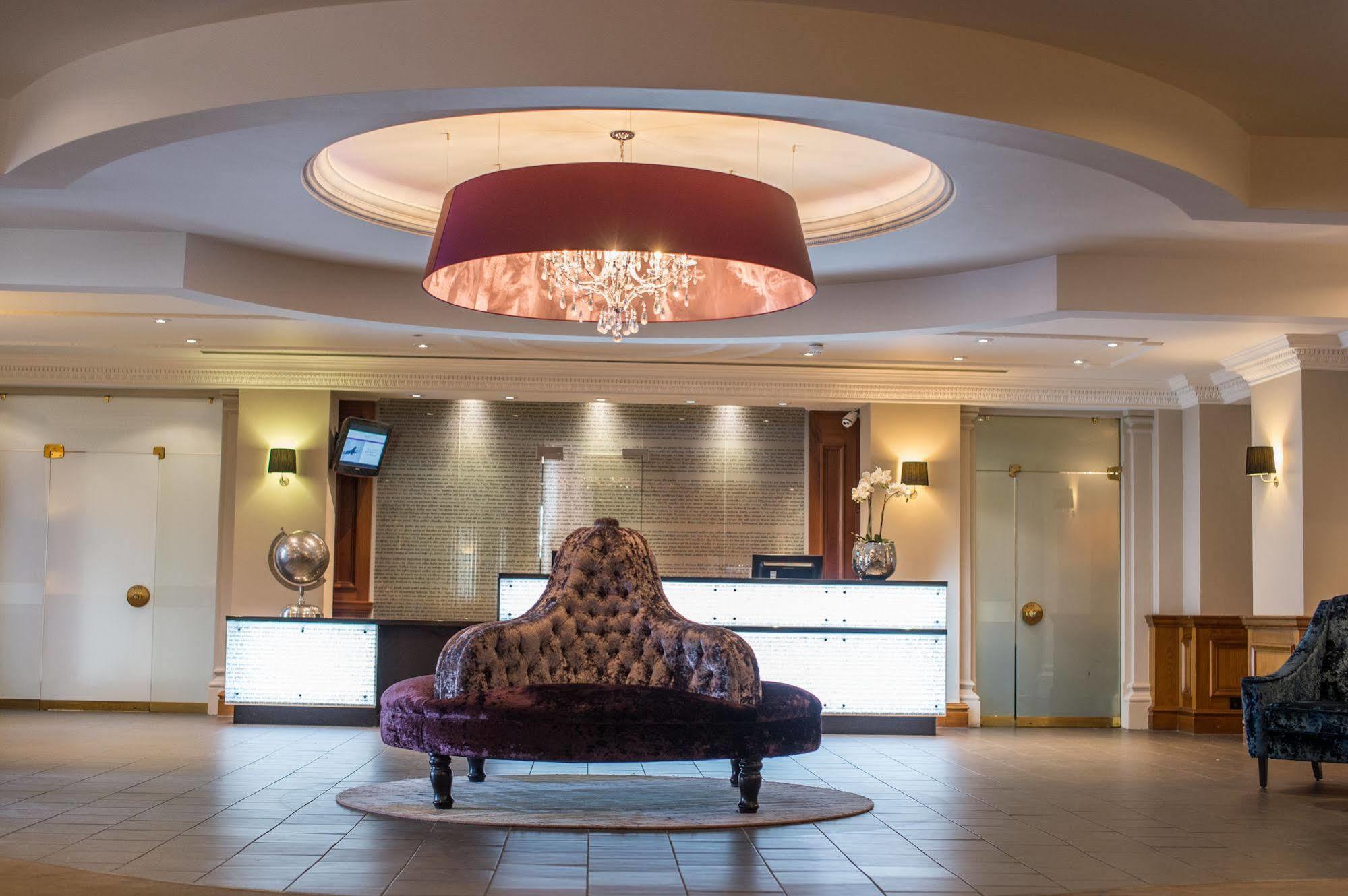 Mercure Southgate Hotel 4*