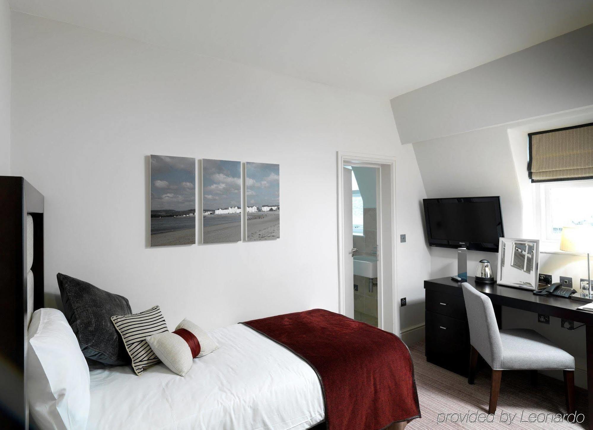 Hotel Rougemont By Sunday 4*