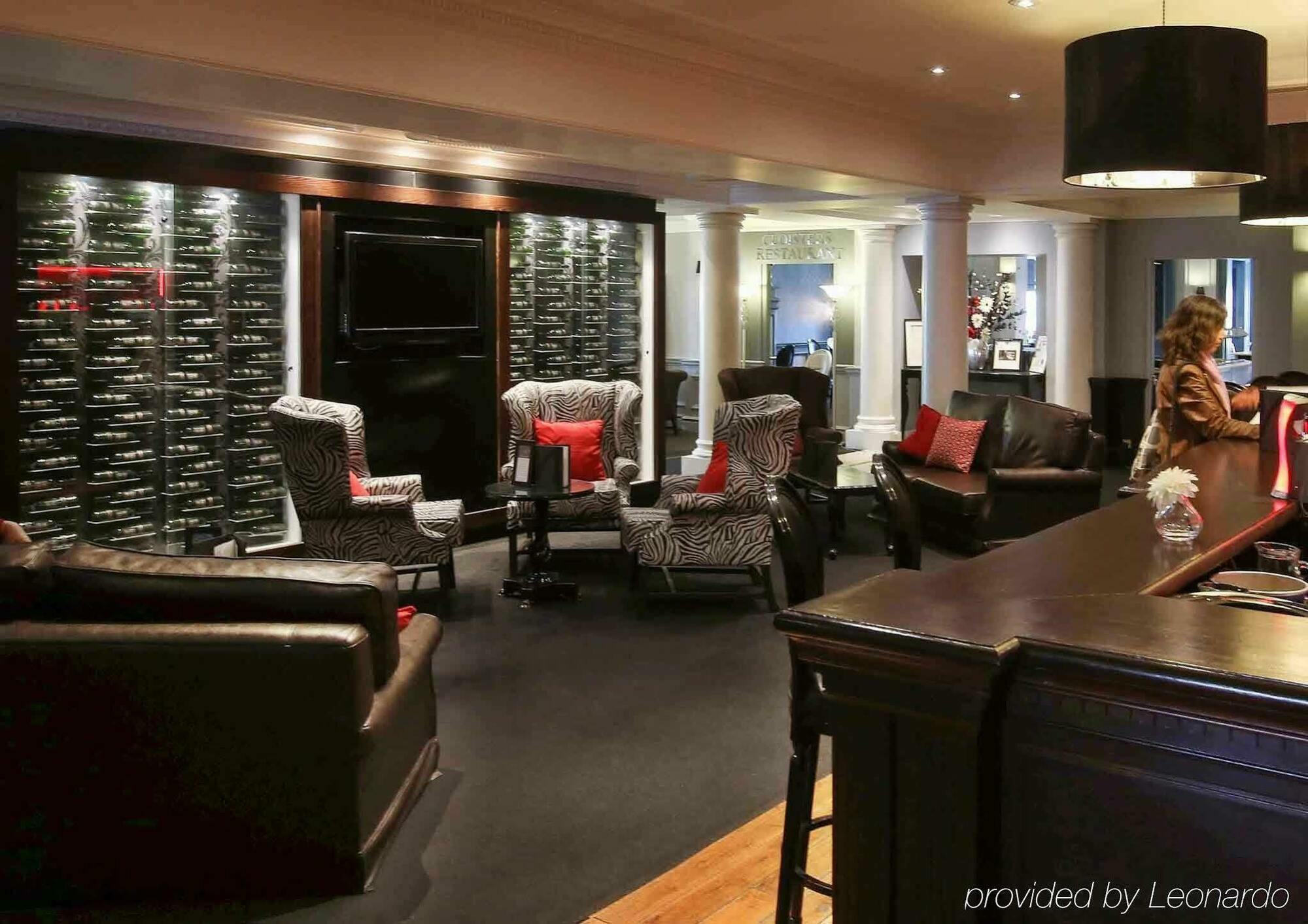 Mercure Southgate 4*