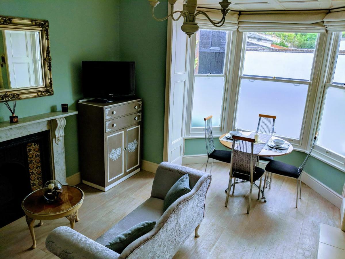 Beautiful One Bedroom Ground Floor With Parking