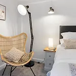 Spacious City Centre Apt Near Cathedral & Quay