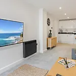 Spacious City Centre Apt Near Cathedral & Quay