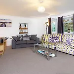 Station Lodge Close To City Centre With Parking