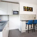 Station Lodge Close To City Centre With Parking