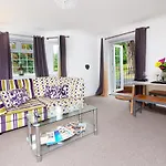 Station Lodge Close To City Centre With Parking