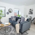 Two Bedroom Apartment In The Heart Of Exeter