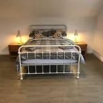 High Specification Coach House, Ebford.