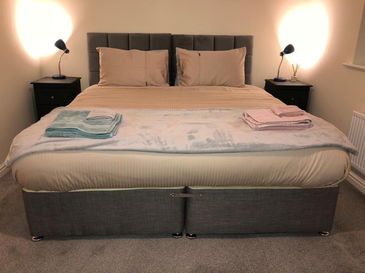 Entire Two Bed Coach House Super King Beds Turn Into Singles Holiday home Exeter