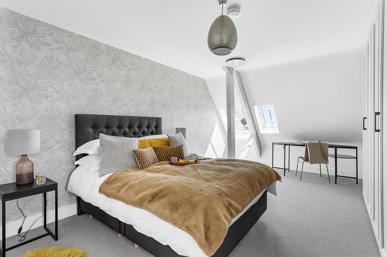 Apartment Cathedral Penthouse - Opulent, Elegant With Terrace Views Over Majestic