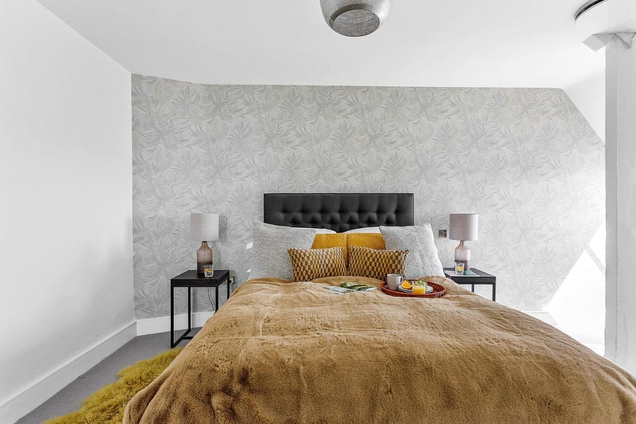 Cathedral Penthouse - Opulent, Elegant With Terrace Views Over Majestic * Exeter
