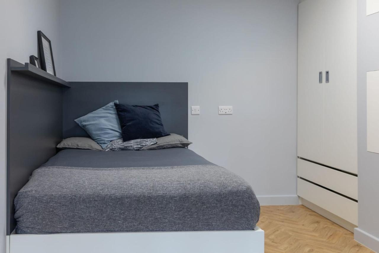 Modern Private Bedrooms At The Depot In The Heart Of Exeter Apartment *