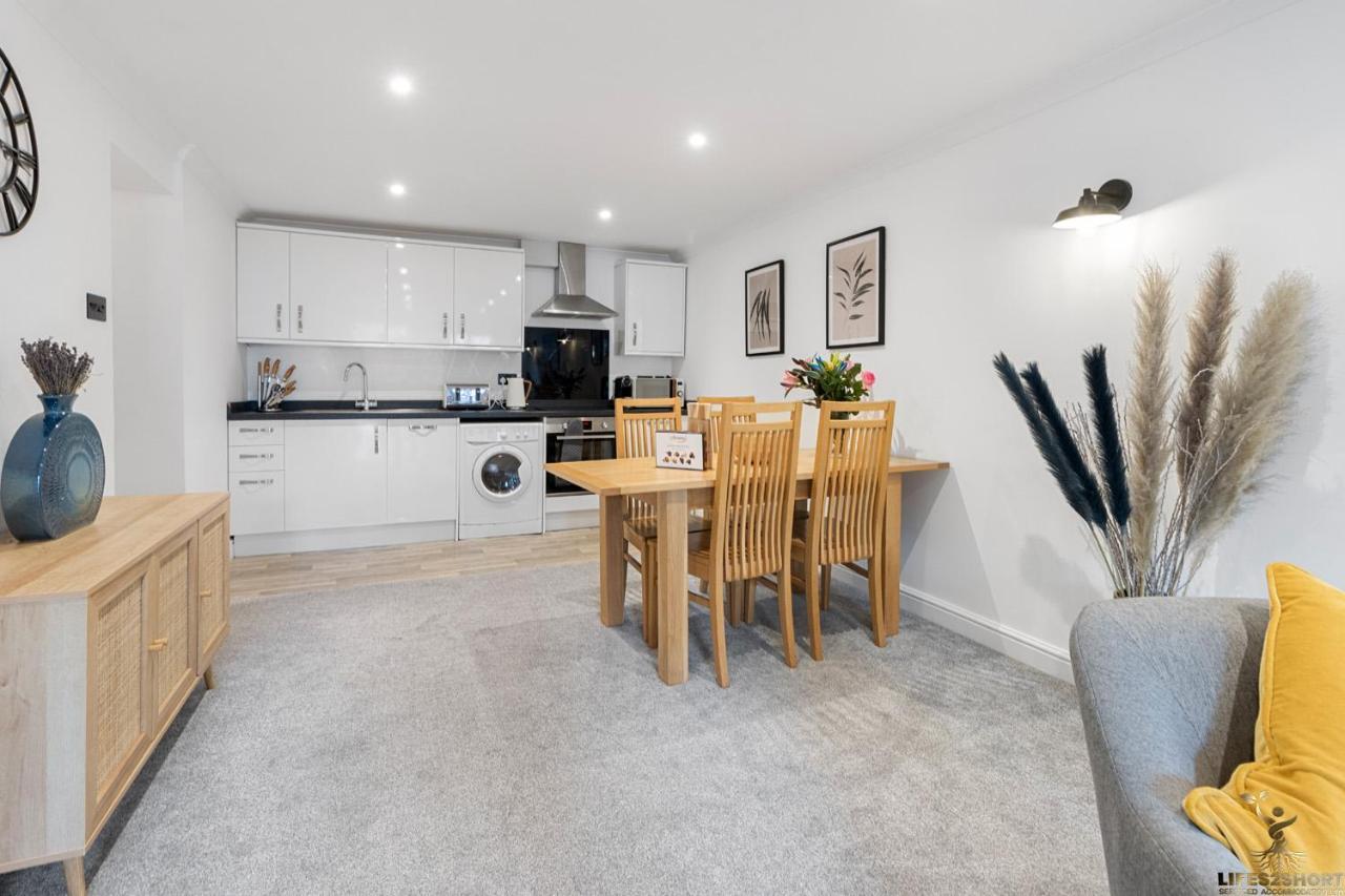 Spacious Centre Apt Near Cathedral & Quay Appartement