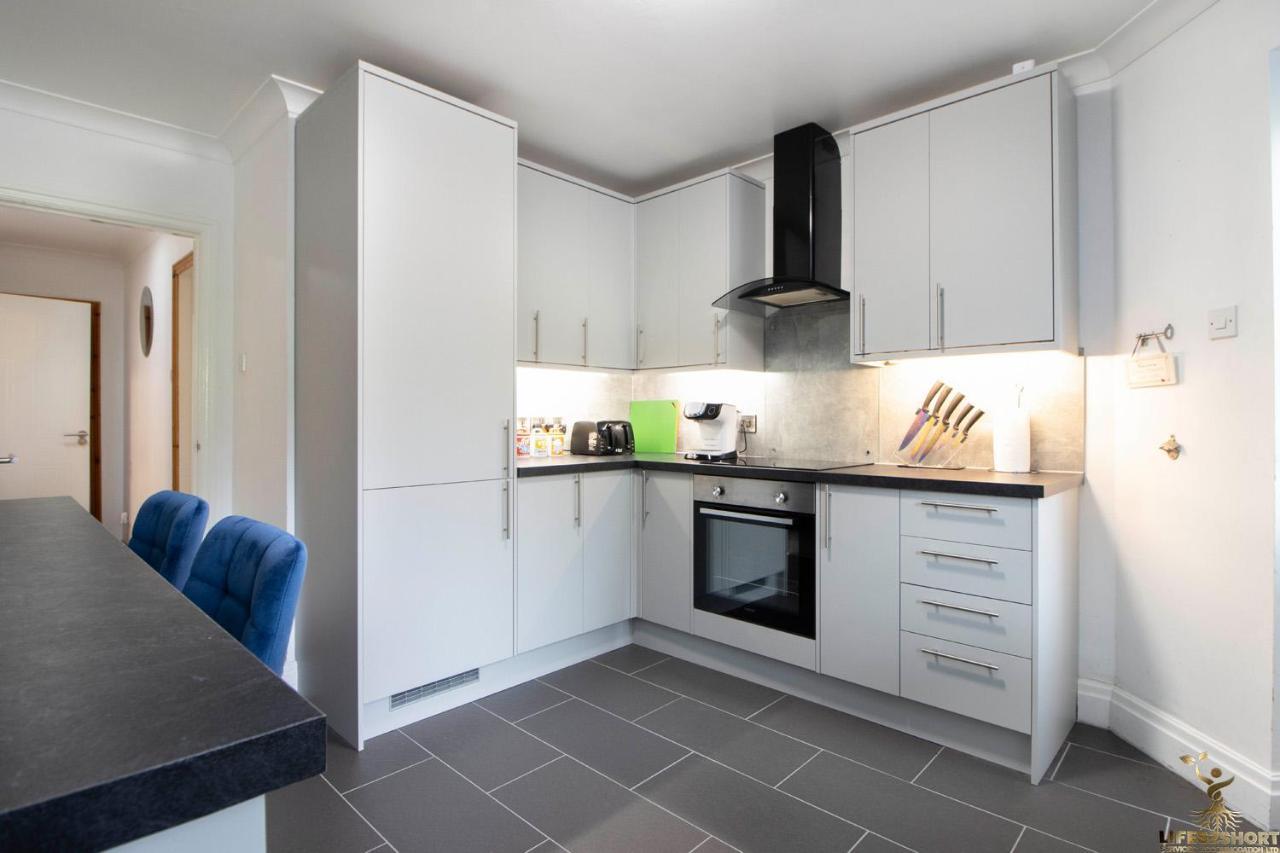 Apartment Station Close To Centre With Parking
