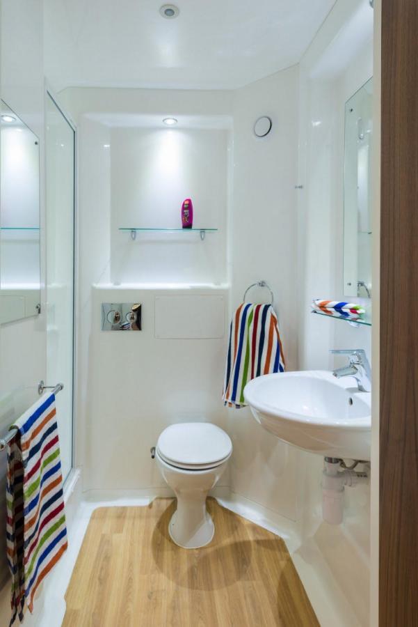 Zeni 5 Bed In