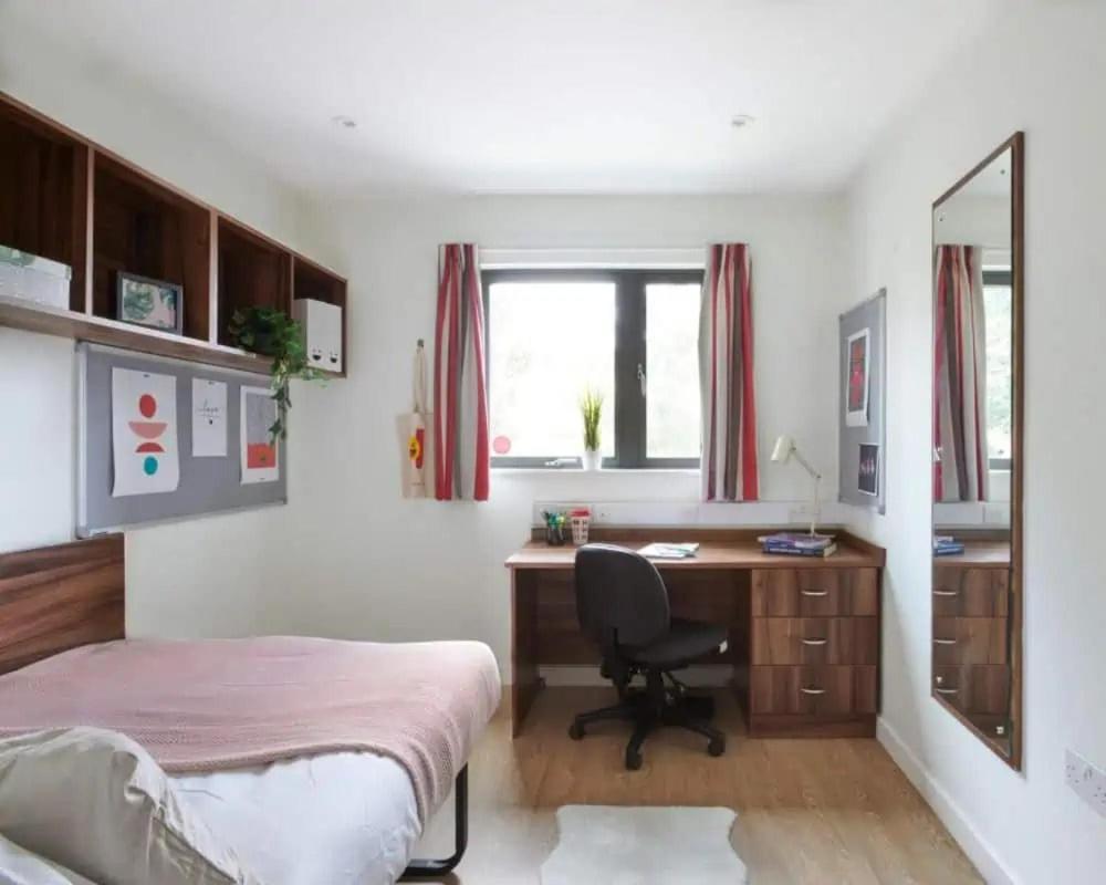 Zeni 5 Bed In * Exeter