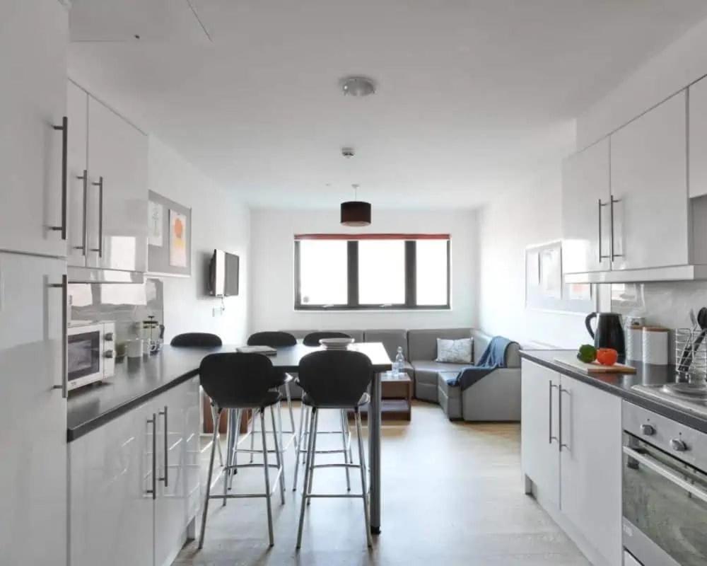Zeni 5 Bed In Apartment