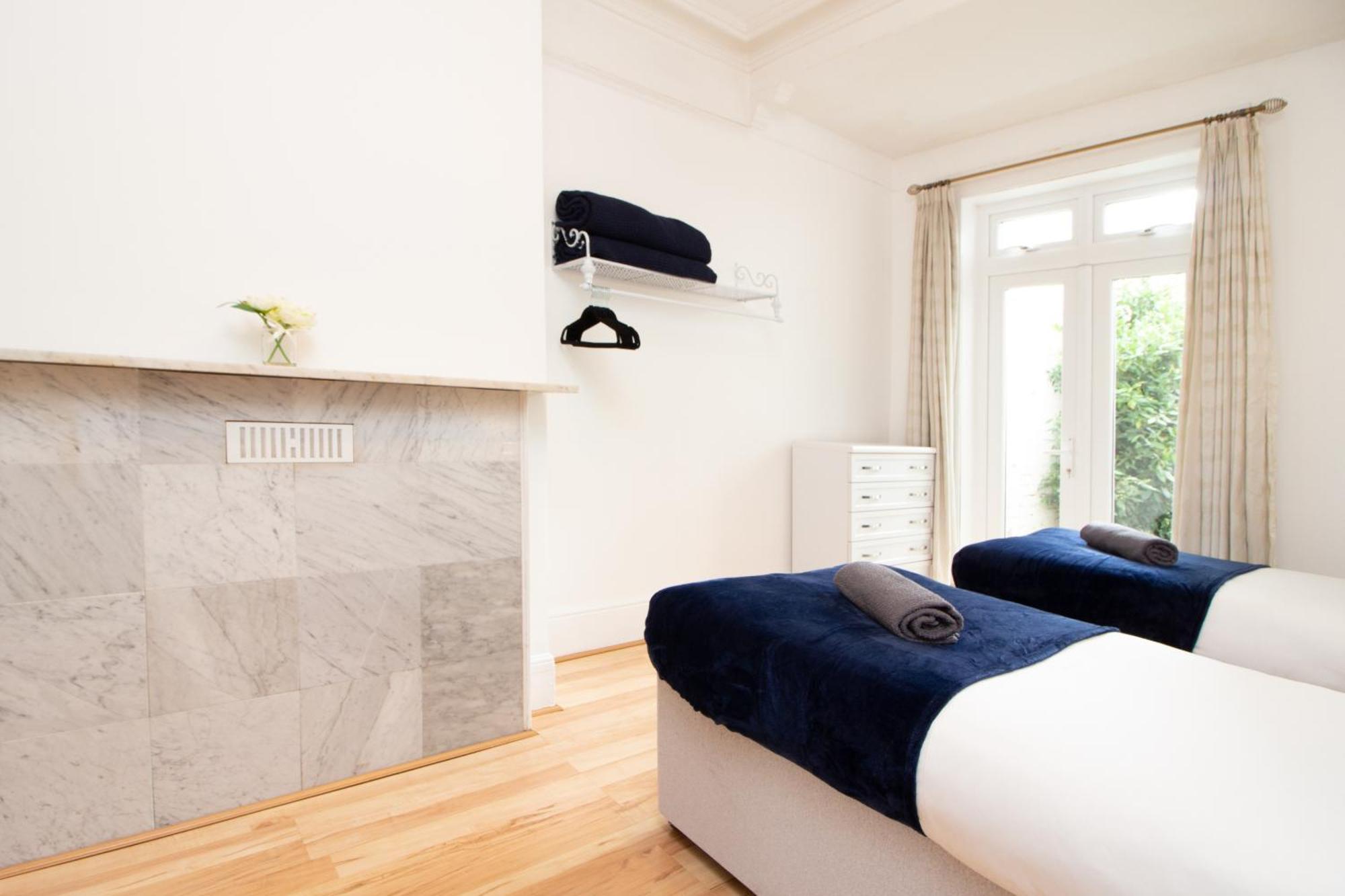 Raleigh Gf - Ground Floor 1 Bed Georgian Flat In The Centre Free Parking And Wifi