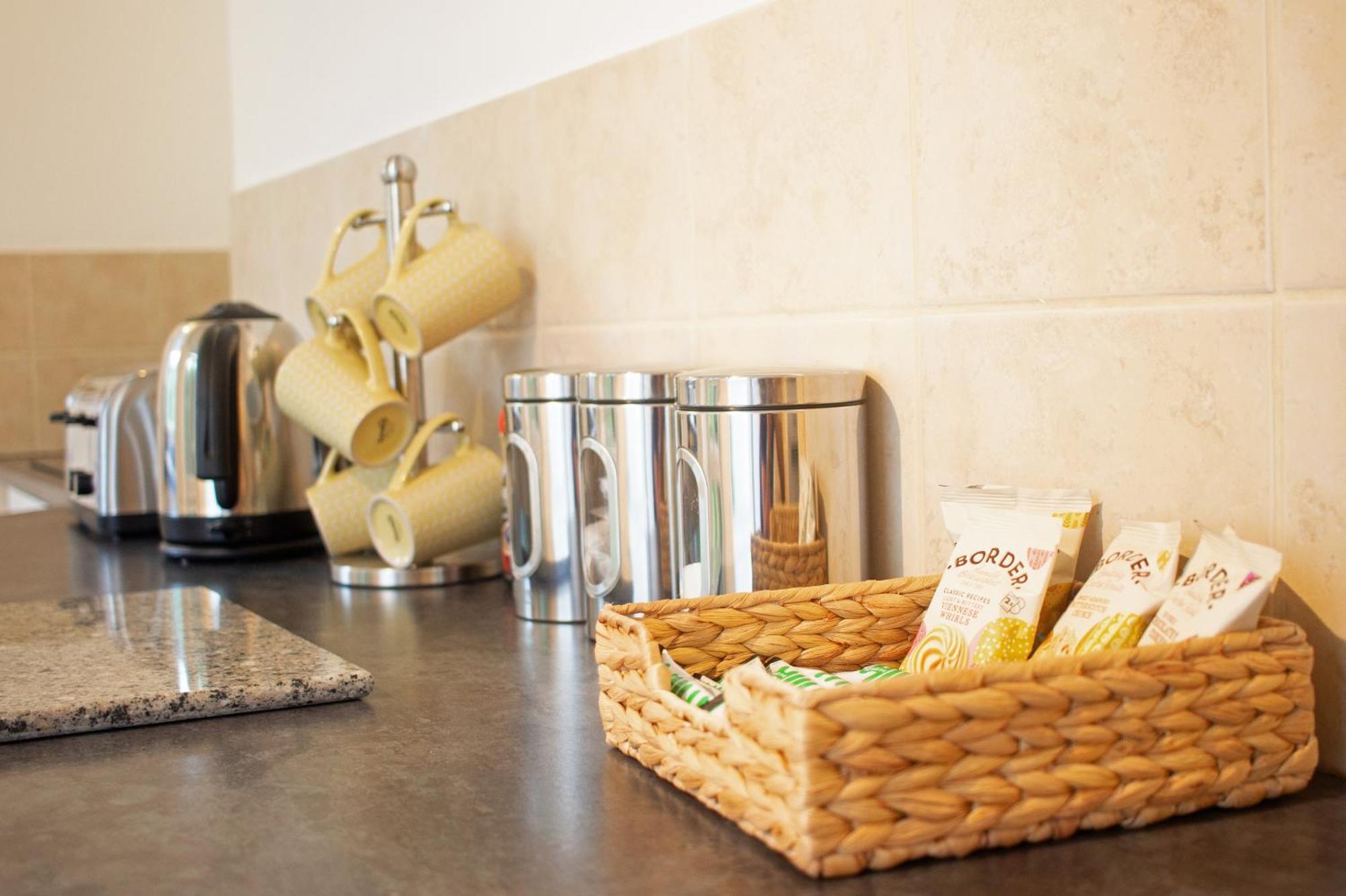 Raleigh Gf - Ground Floor 1 Bed Georgian Flat In The Centre Free Parking And Wifi