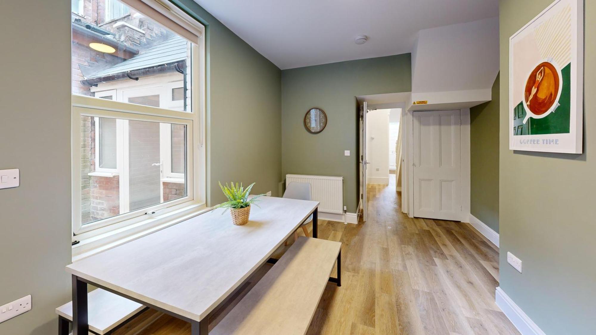 Spacious 7-bedroom * Exeter