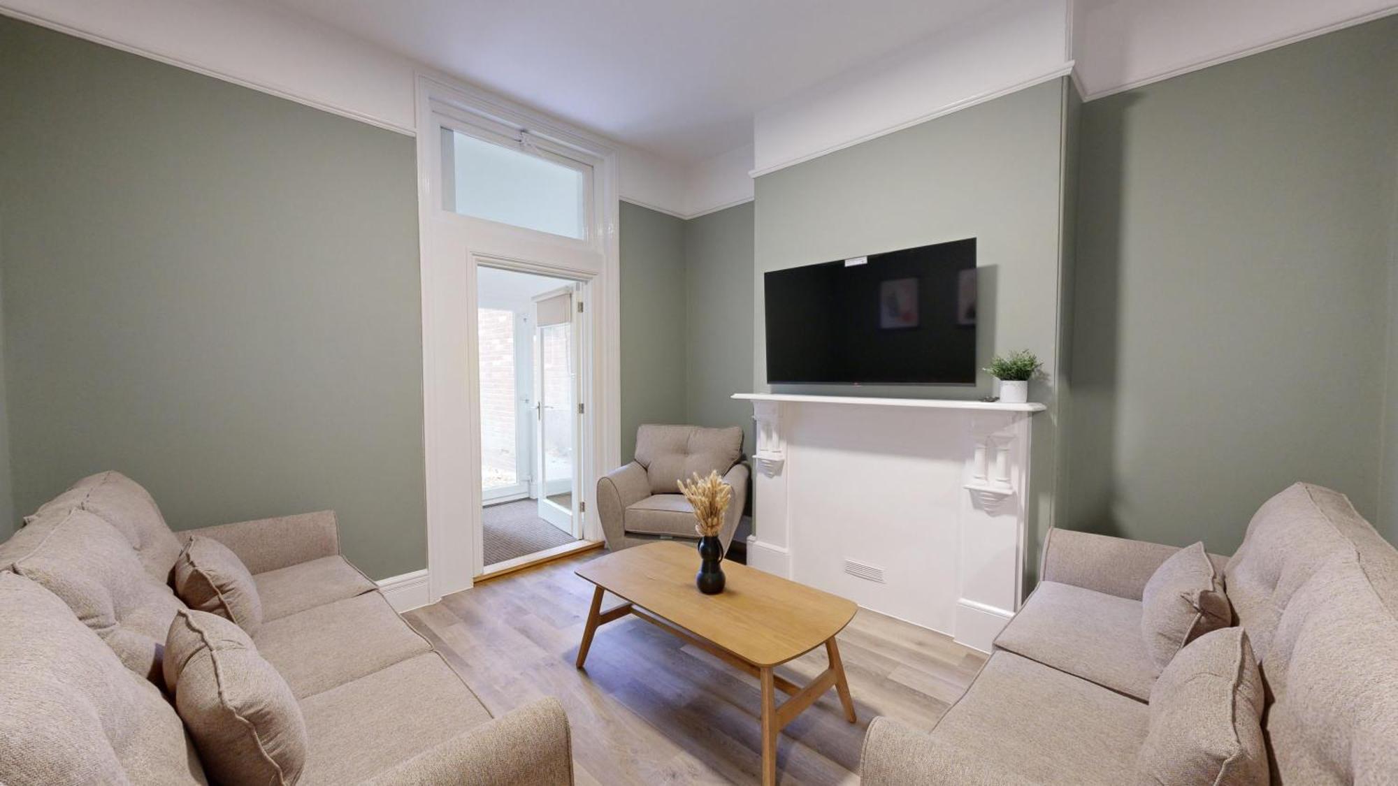 Spacious 7-bedroom *