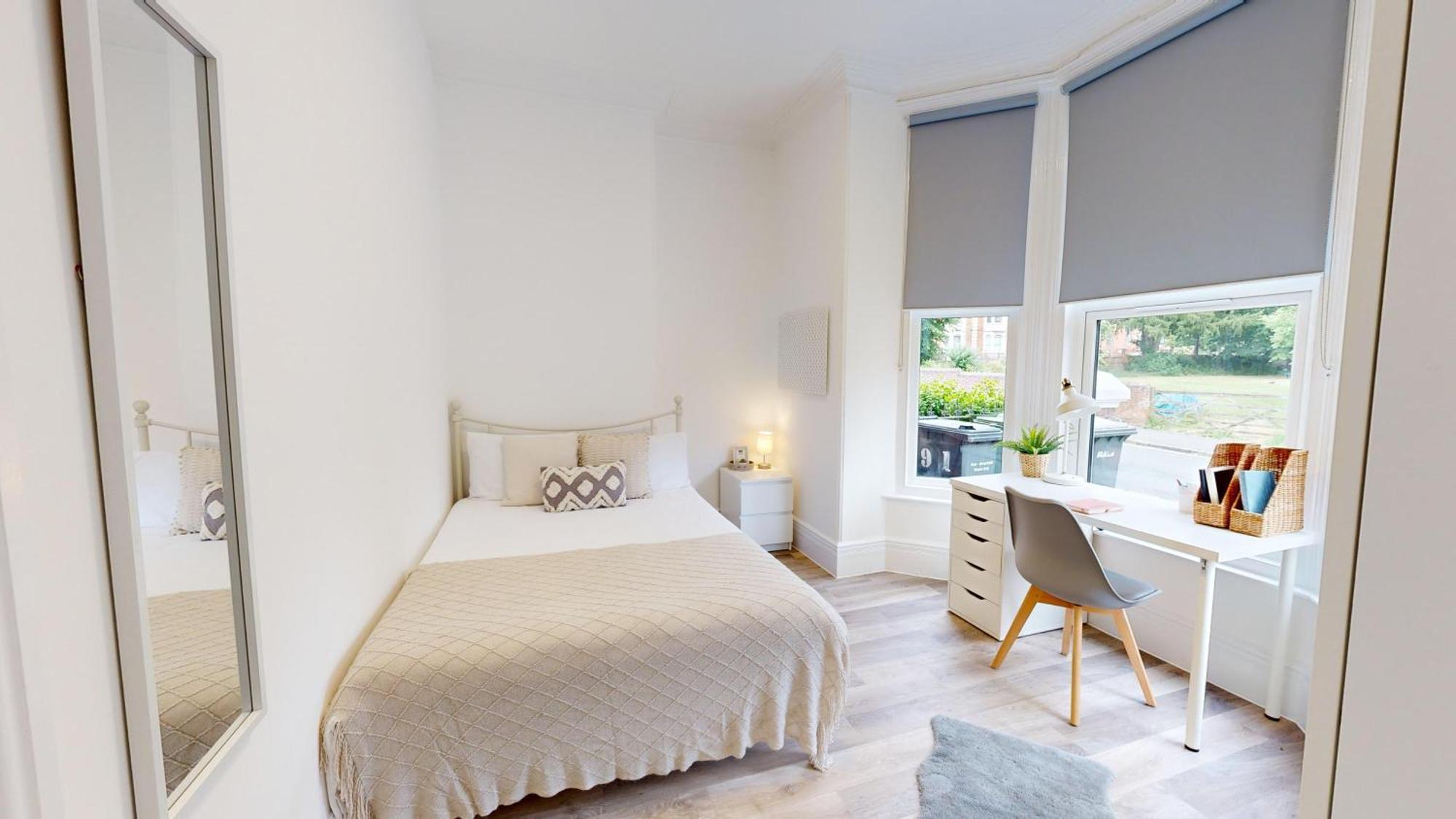 Spacious 7-bedroom Exeter