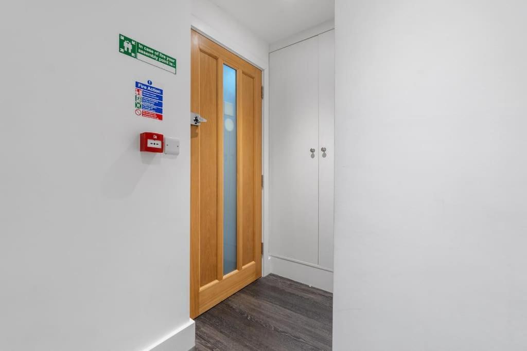 1a The Courtyard, * Exeter