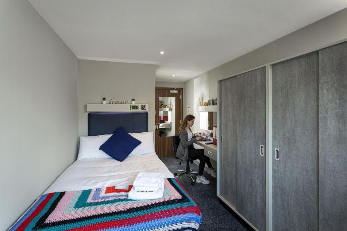 Apartment Study Walnut Gardens For Students Only Exeter
