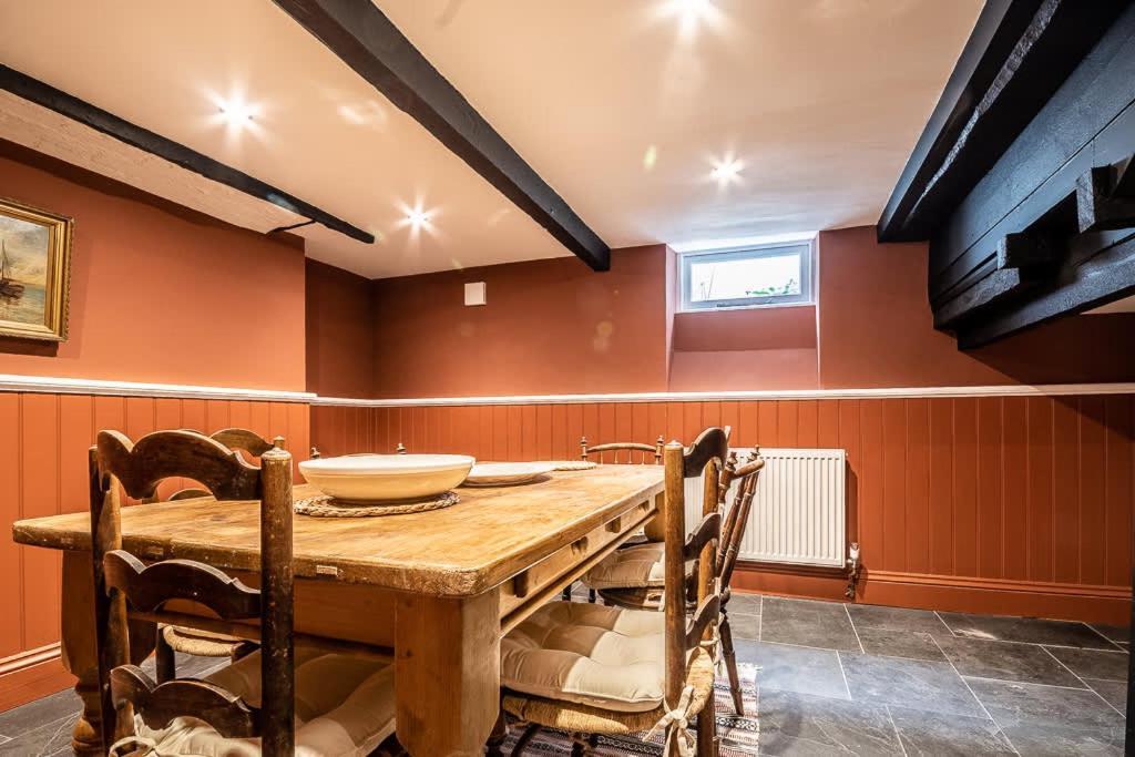 Grand Sleeps 6 - Short Uk Ltd * Exeter