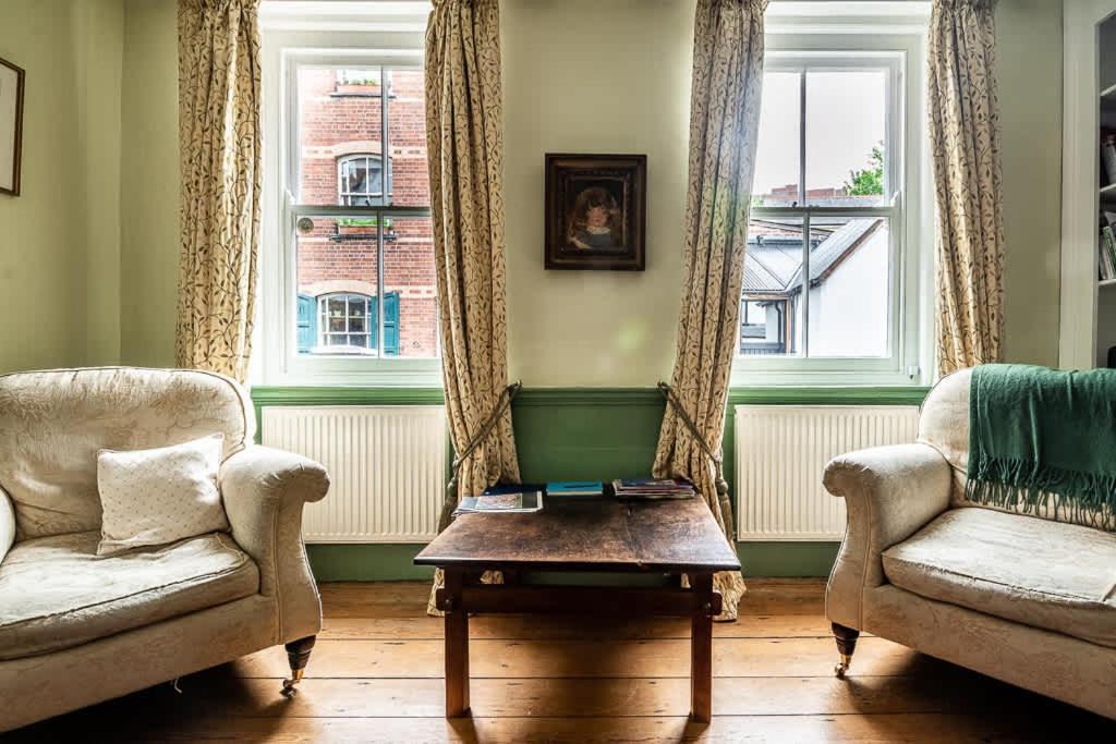 Grand Sleeps 6 - Short Uk Ltd Holiday home *