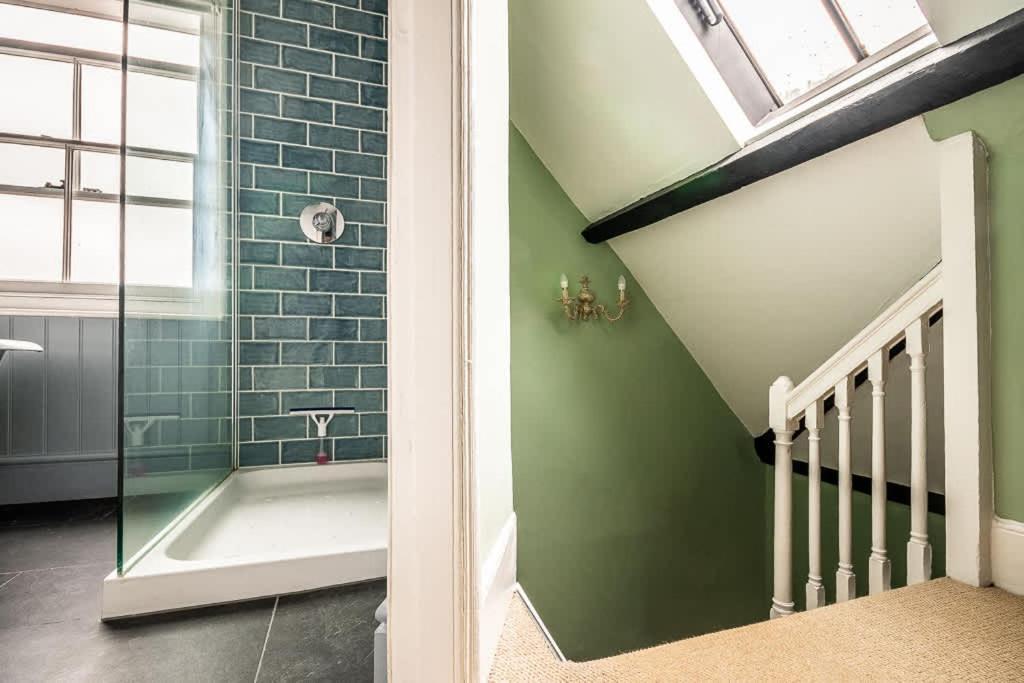 Holiday home Grand Sleeps 6 - Short Uk Ltd *