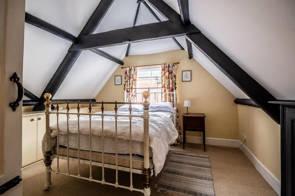 Grand Sleeps 6 - Short Uk Ltd Holiday home *