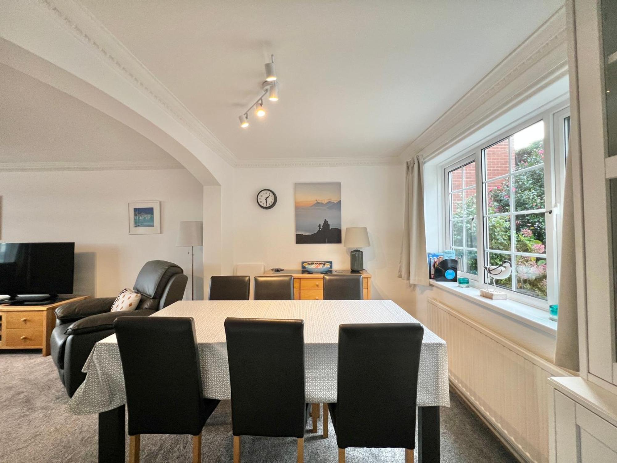 Holiday home 4 Bed Retreat With Balcony & Estuary Views