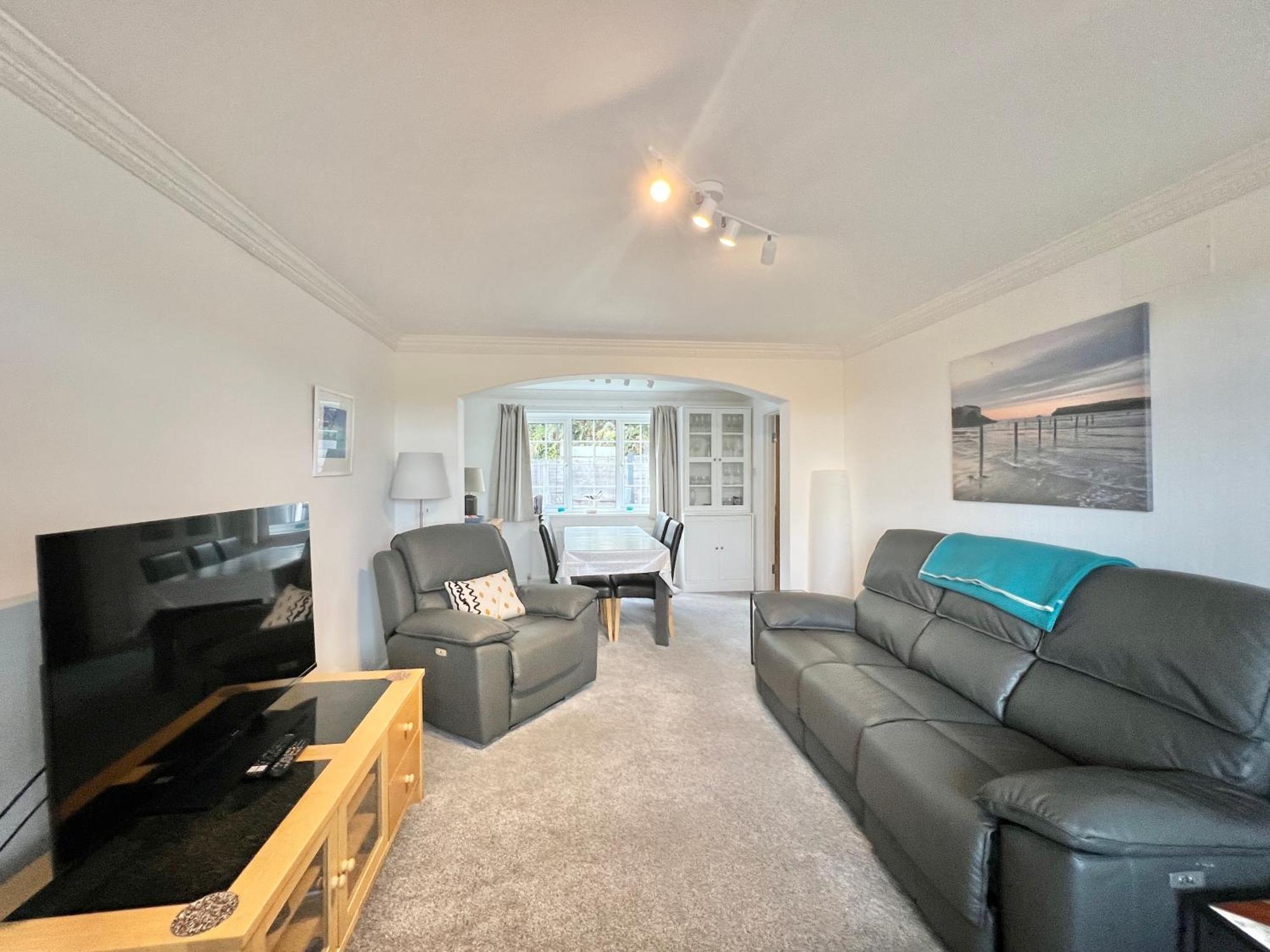 4 Bed Retreat With Balcony & Estuary Views Holiday home