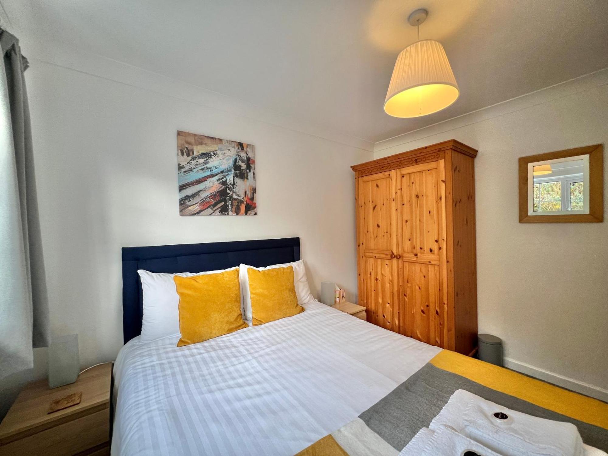 Holiday home 4 Bed Retreat With Balcony & Estuary Views