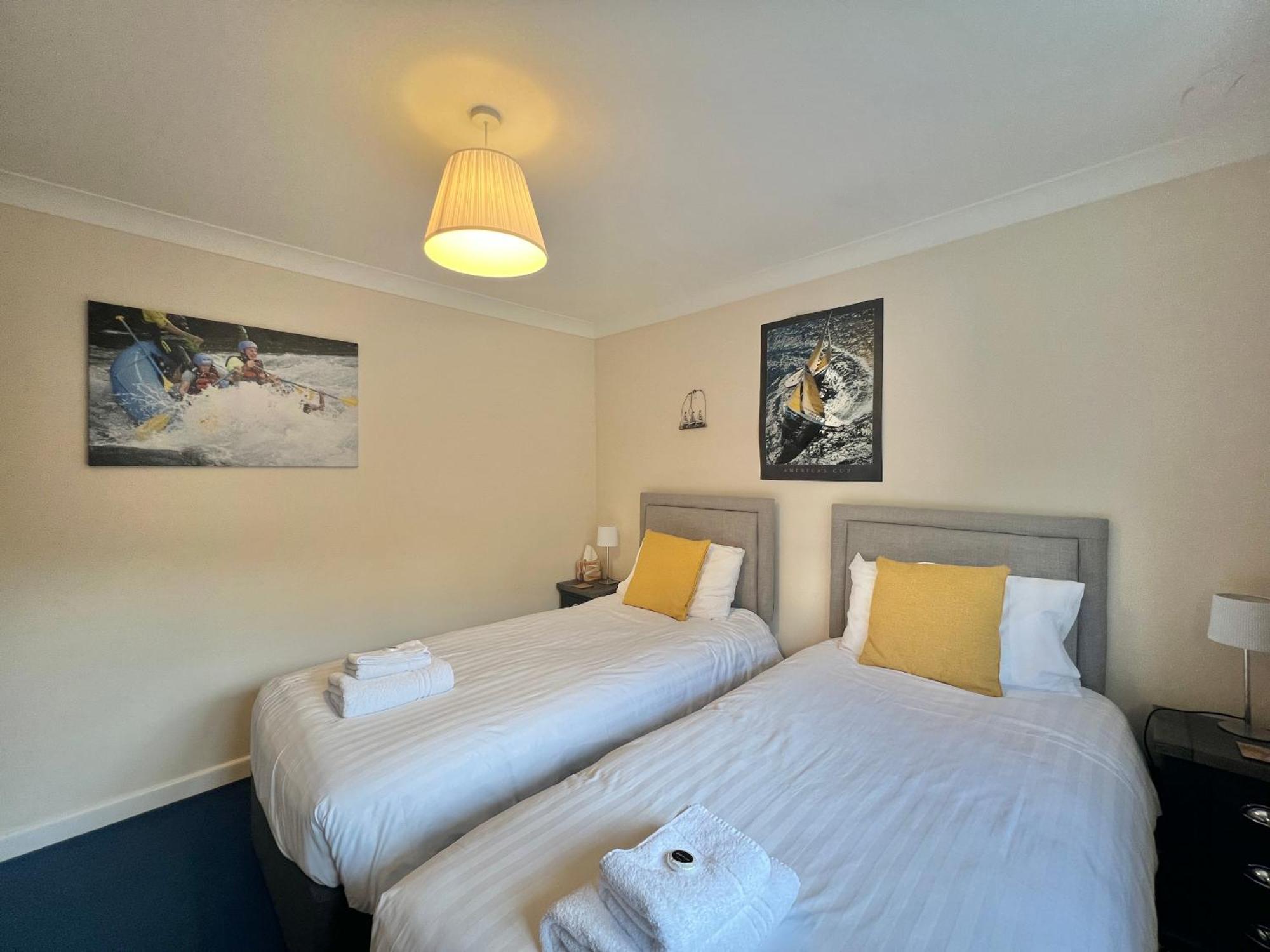 Holiday home 4 Bed Retreat With Balcony & Estuary Views *