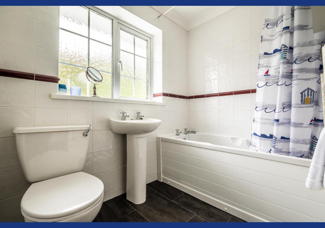 4 Bed Retreat With Balcony & Estuary Views Holiday home Exeter