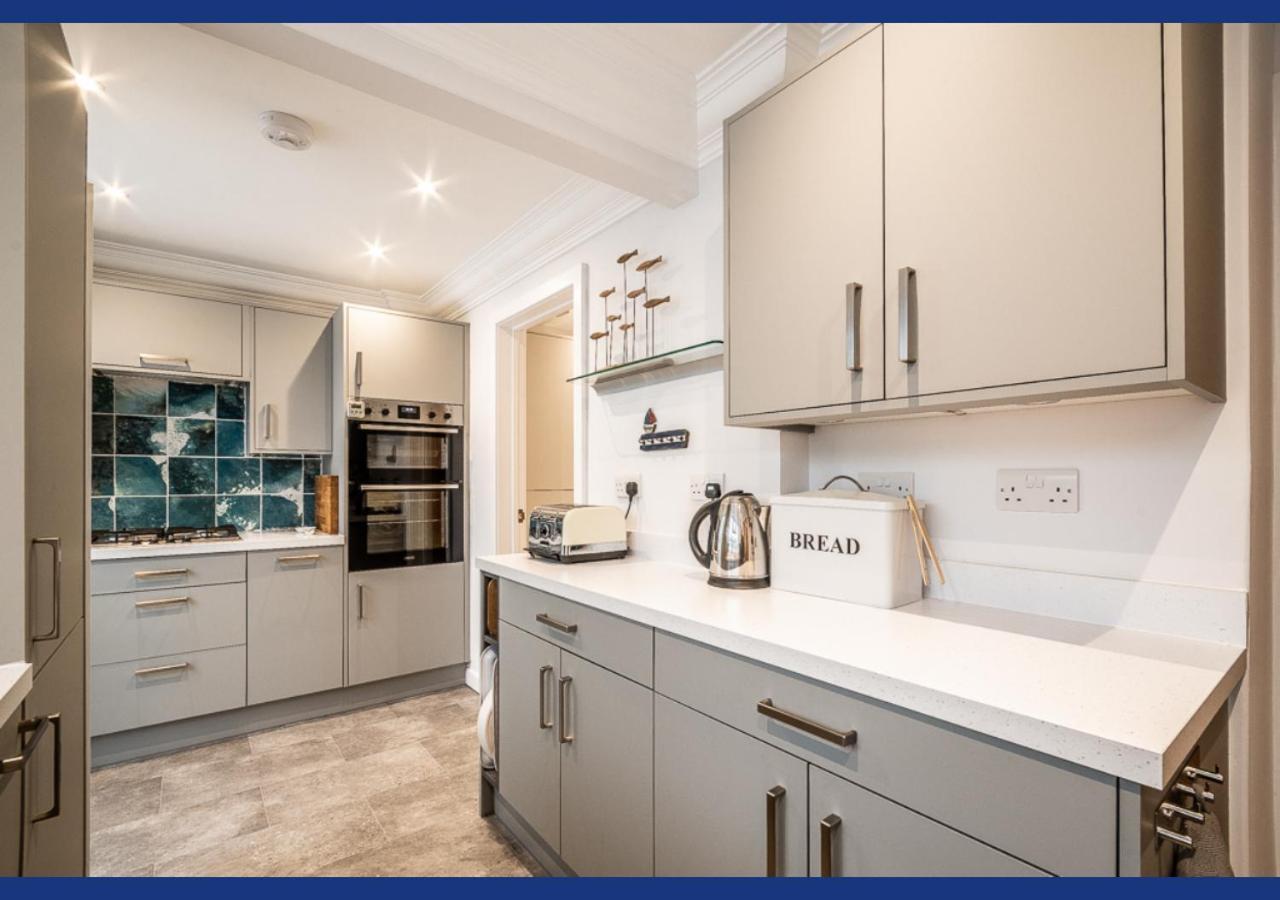 4 Bed Retreat With Balcony & Estuary Views Holiday home