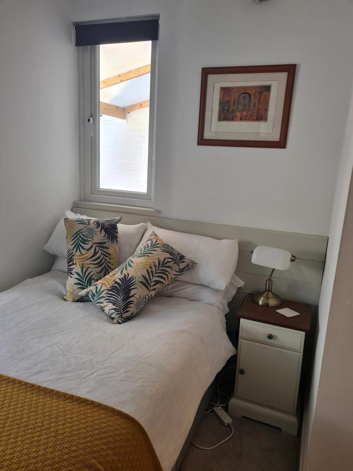 Quiet Self Contained Flat Near Town Centre And Apartamento