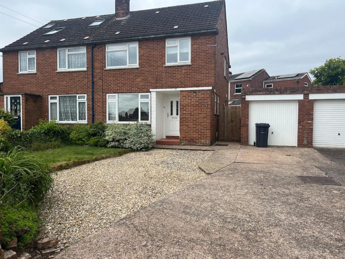 Light, Spacious & Simplistic 3 Bed Holiday home *