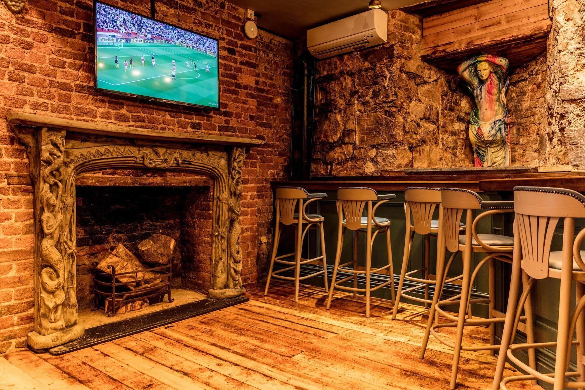 Gate Hotel