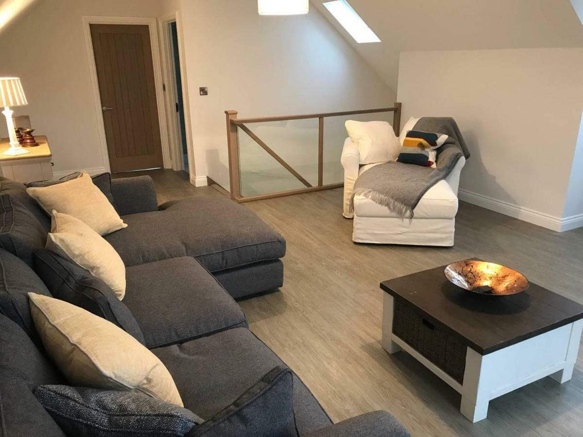 High Specification Coach House, Ebford.