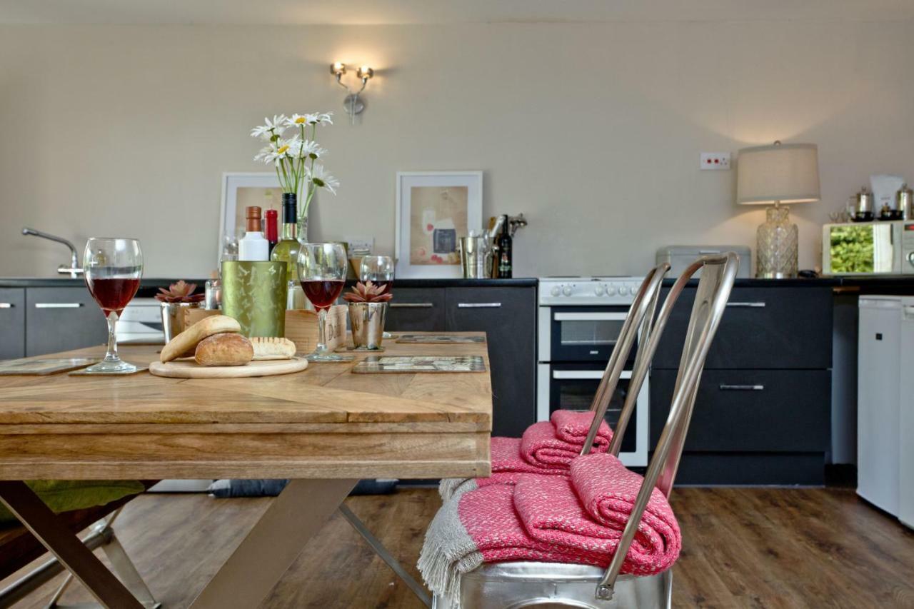 The Wine Lodge, Kenton Park Estate, *